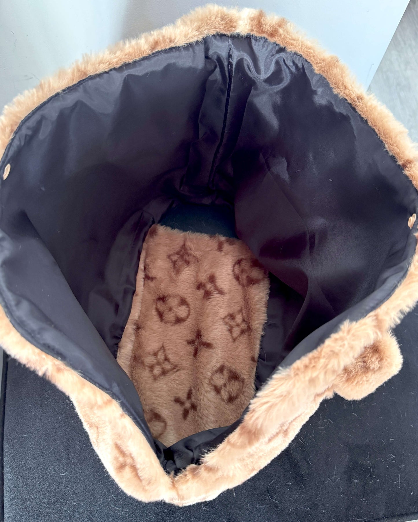 Luxe Designer Snuggle Tote Carry Bag - Brown