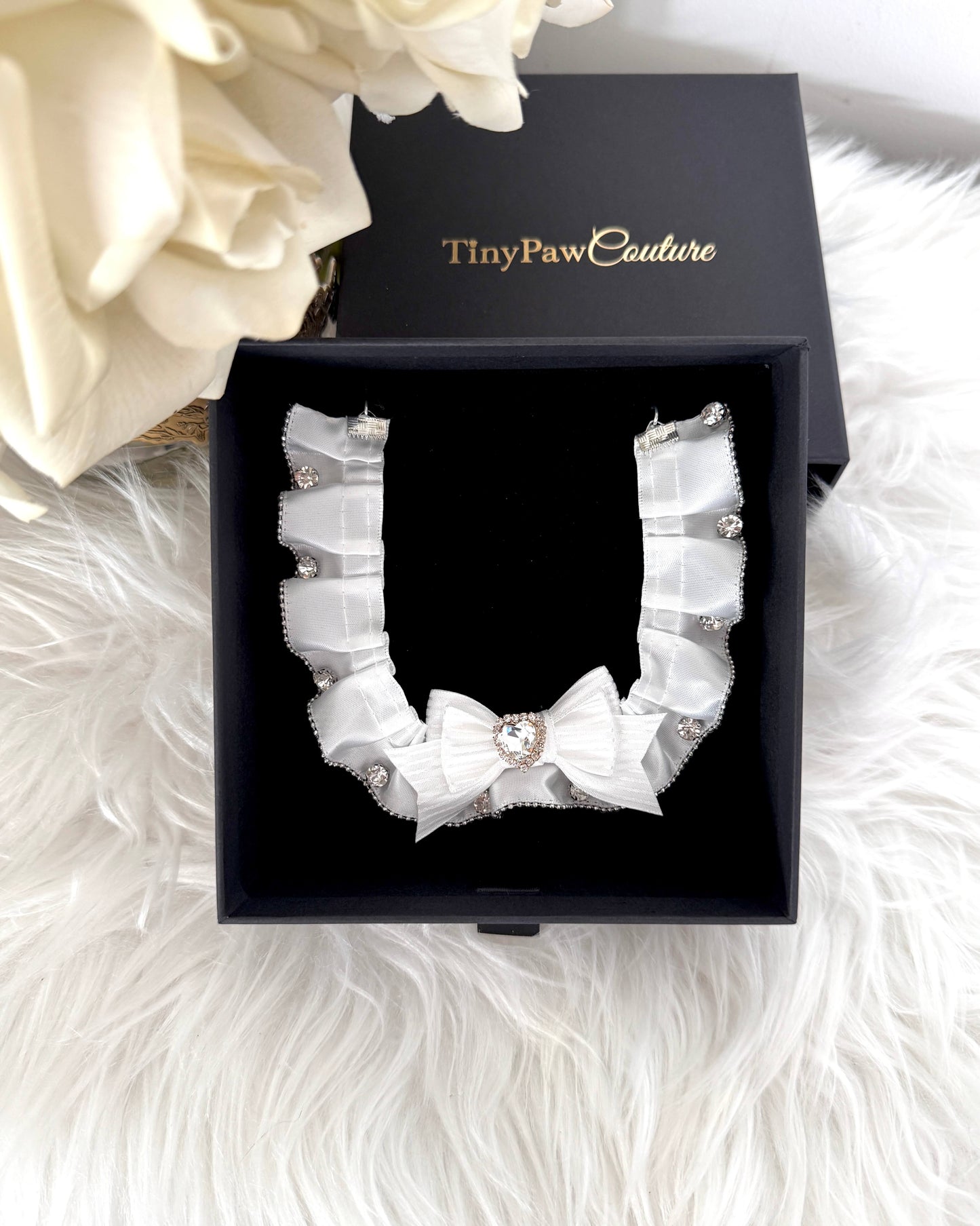 Belle Frill Necklace White