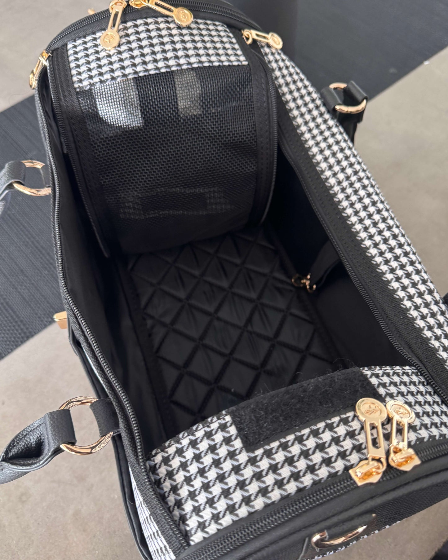 Houndstooth Carry Bag