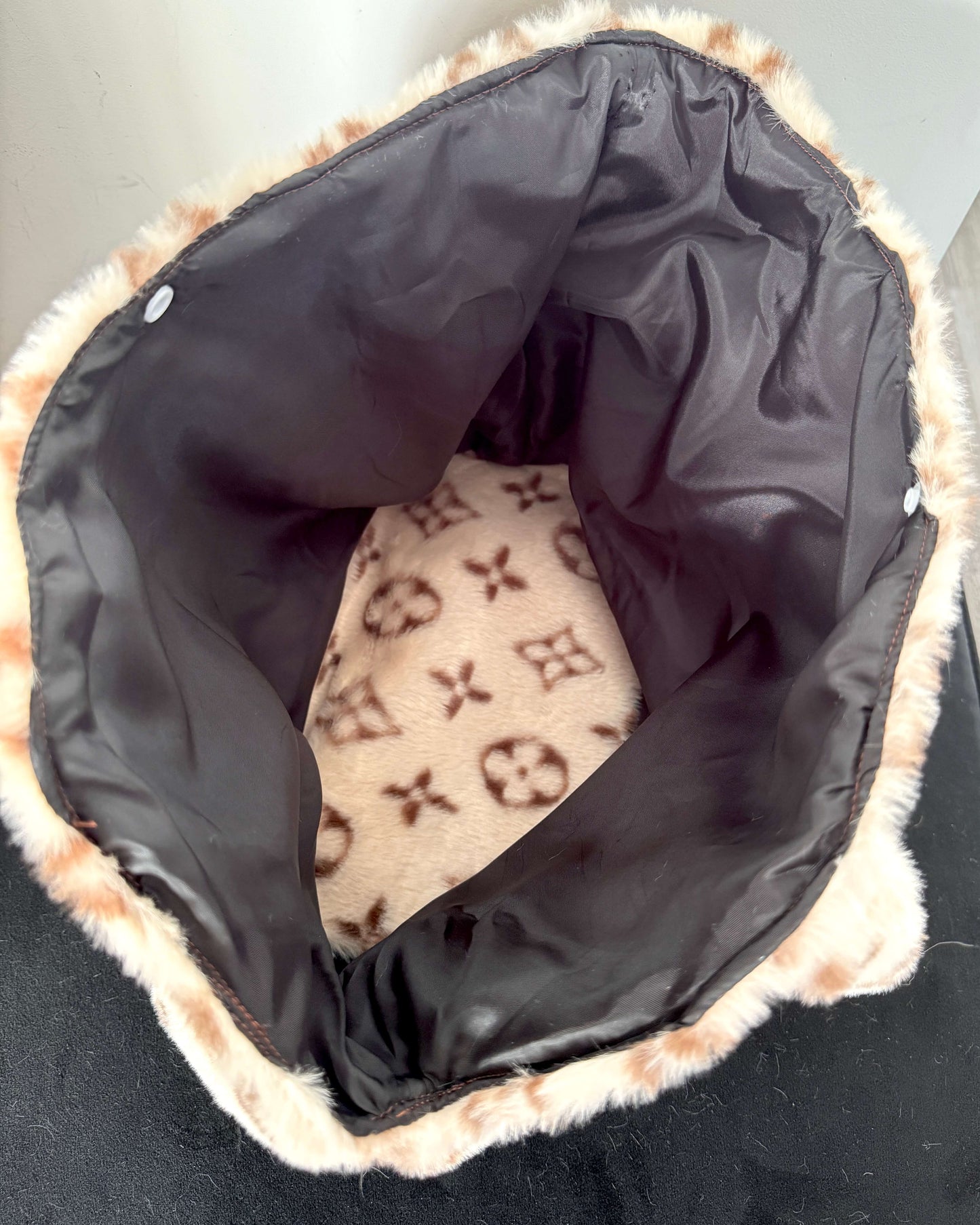 Luxe Designer Snuggle Tote Carry Bag - Cream