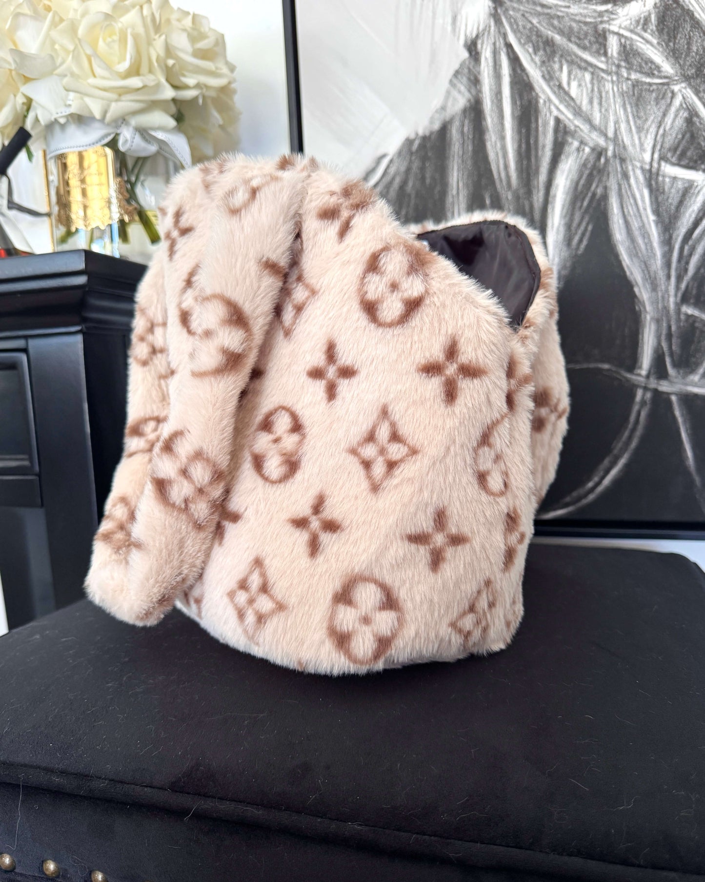 Luxe Designer Snuggle Tote Carry Bag - Cream